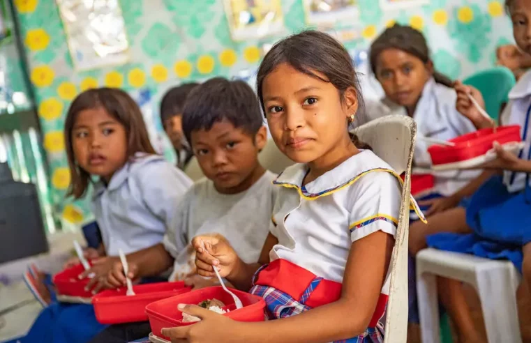 A alimentação escolar retorna com seu fosso entre ricos e pobres
