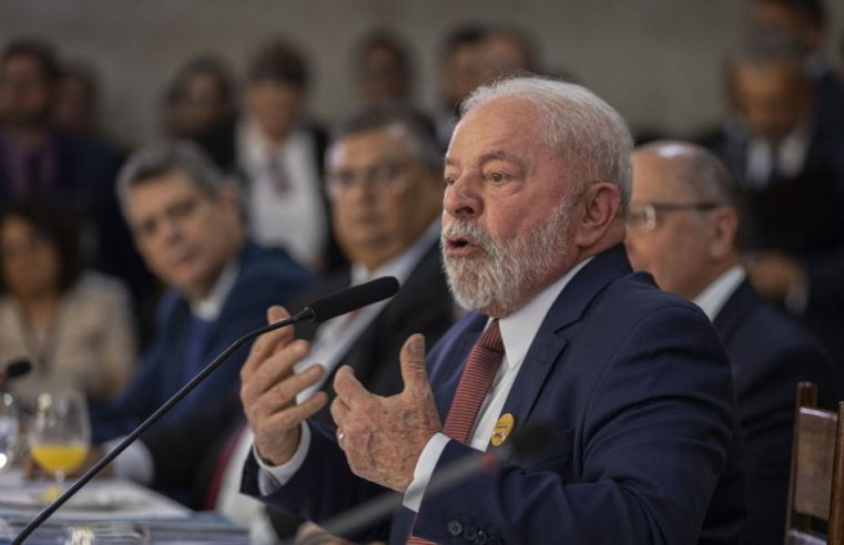 Família e plataformas digitais também são responsáveis pela paz nas escolas, diz Lula