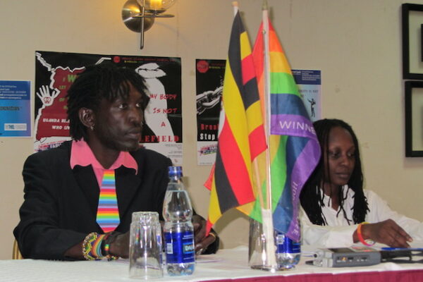 Mães de homossexuais protestam em Uganda contra lei draconiana contra eles