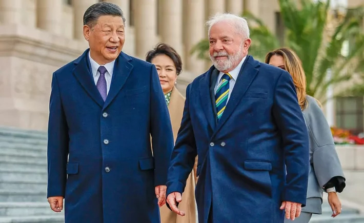 “Ninguém vai impedir que o Brasil aprimore sua relação com a China”, diz Lula em encontro com Xi Jinping