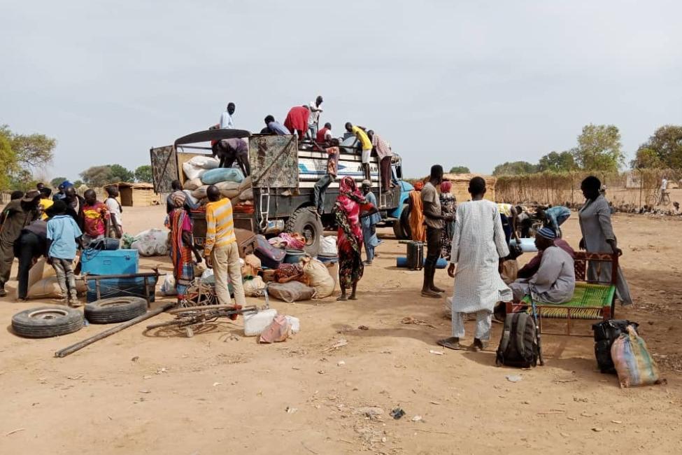 Dezenas de milhares de civis fogem do Sudão para países vizinhos