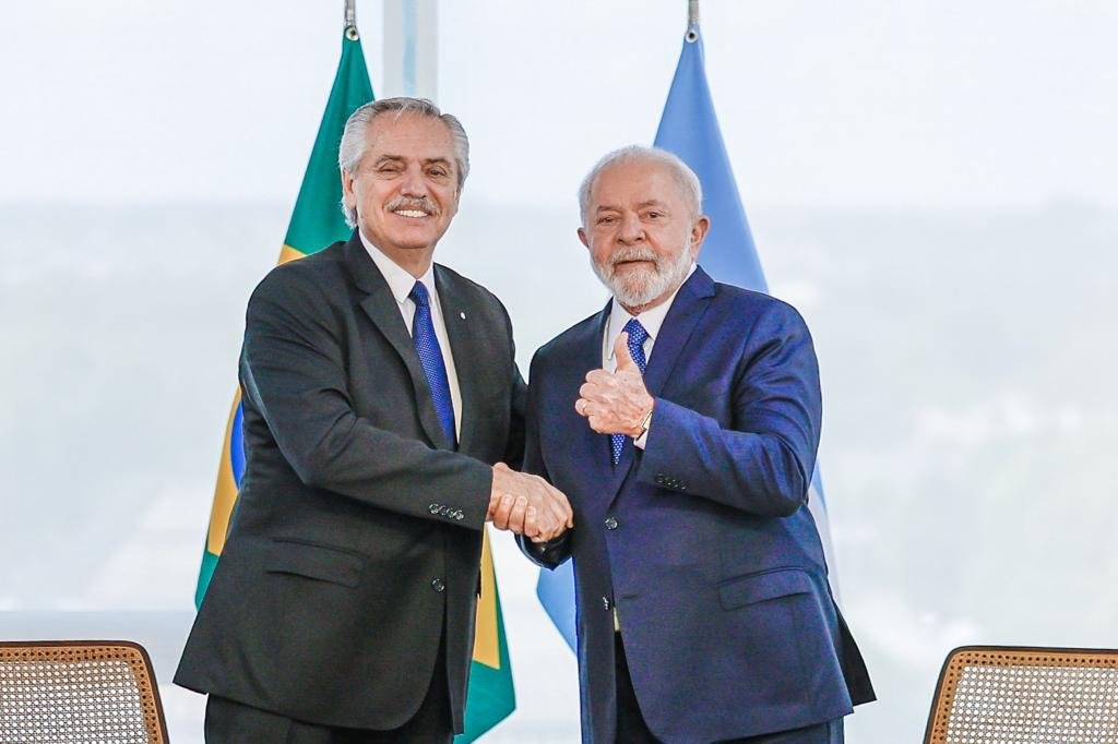 Lula volta a defender moeda comum para América do Sul em visita de Fernández