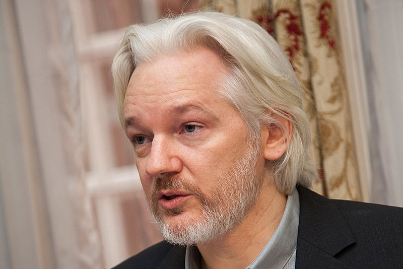 Ex-ministros e intelectuais brasileiros pedem que Lula conceda asilo a Assange