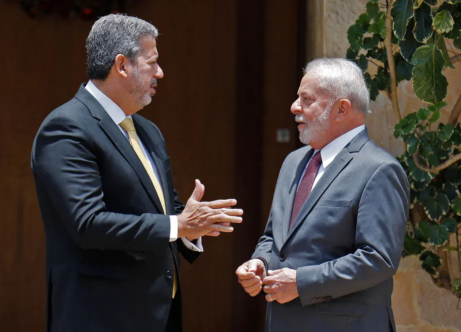 Reuters: Em meio a tensão, Lula convocou Lira para encontro