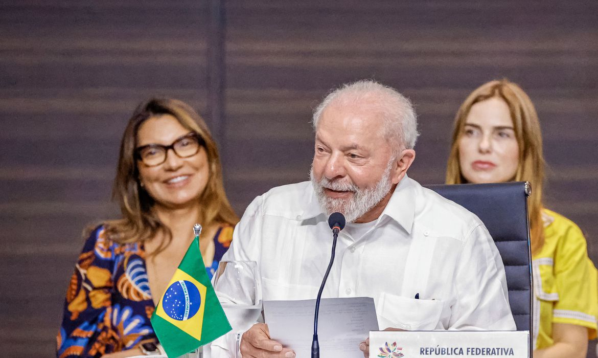 Na Cúpula da Amazônia, Lula cobra recurso estrangeiro contra desmatamento