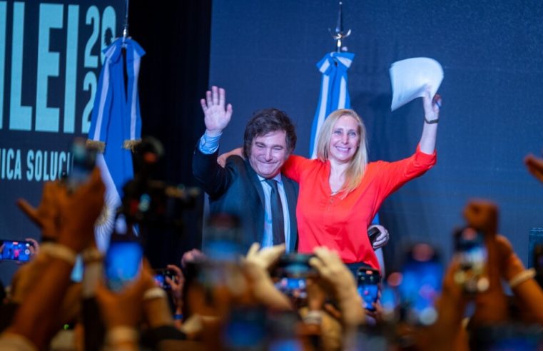 Longa crise argentina leva Milei, de extrema-direita, ao poder