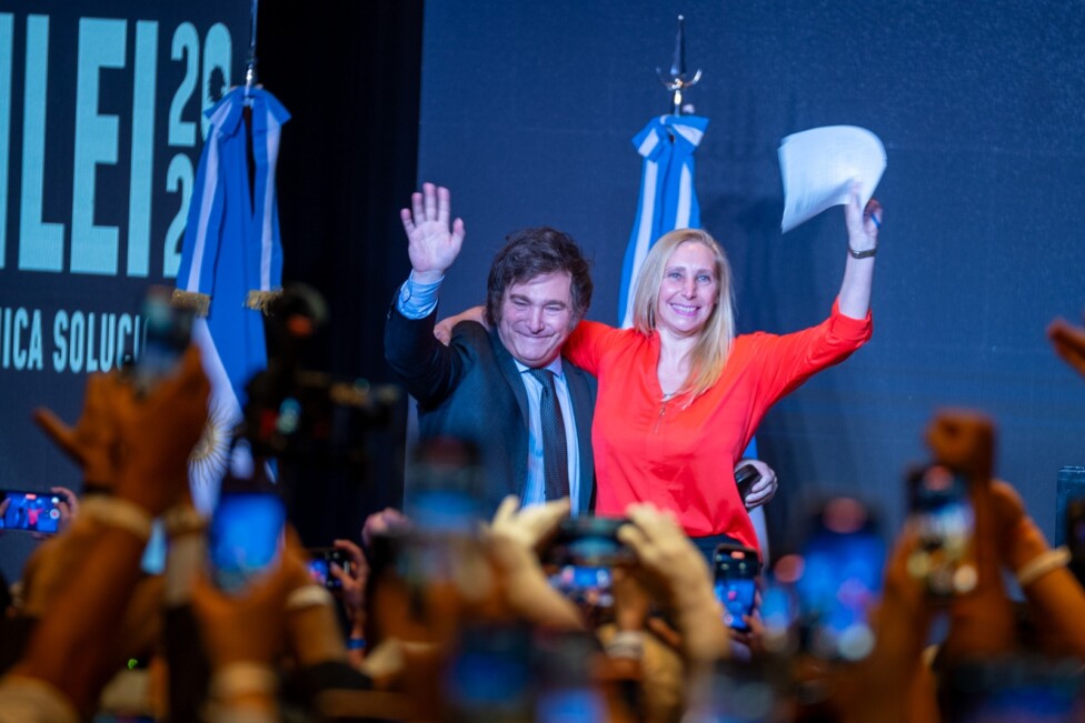 Longa crise argentina leva Milei, de extrema-direita, ao poder