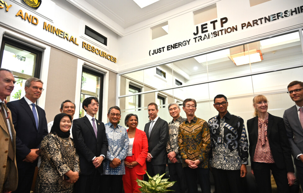 Anúncio da participação da Indonésia na Associação para uma Transição Justa de Energia em Jacarta. (Embaixada dos Estados Unidos na Indonésia)