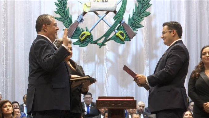 Por fim, Arévalo assume a presidência da Guatemala em luta contra a corrupção