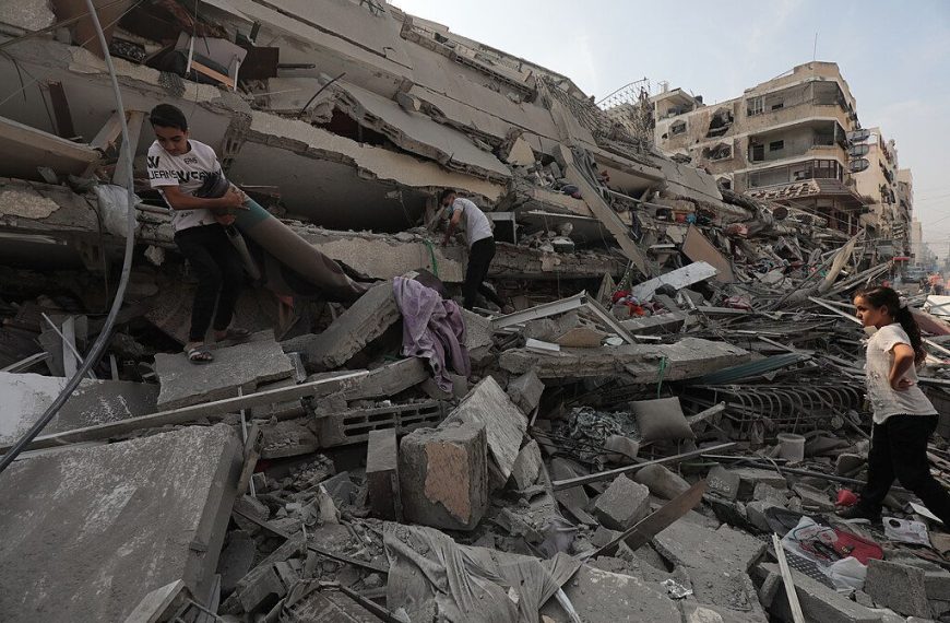 Vítimas fatais em Gaza ultrapassam 30 mil; 70% são crianças e mulheres