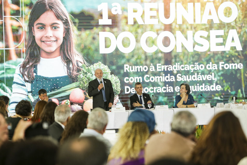 Lula promete acabar com a fome no Brasil até o final de seu mandato