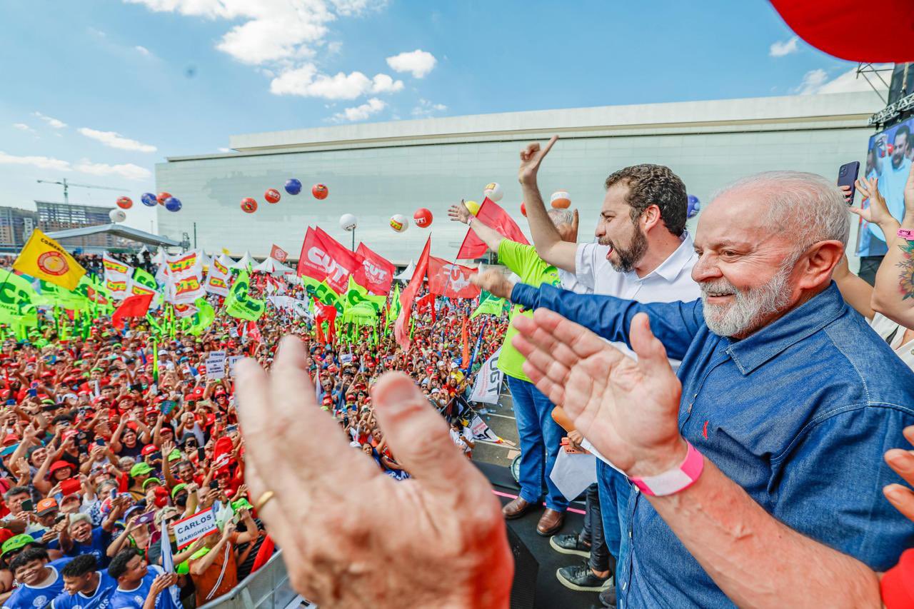 No Dia do Trabalhador, Lula assina isenção do IR para até dois salários mínimos e promete “mais conquistas de direitos”
