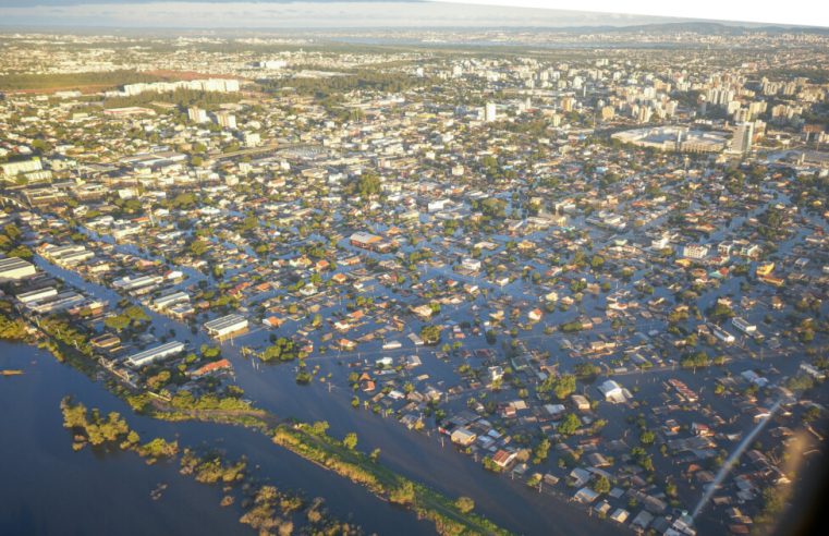 Enchentes e mentiras atormentam o sul do Brasil