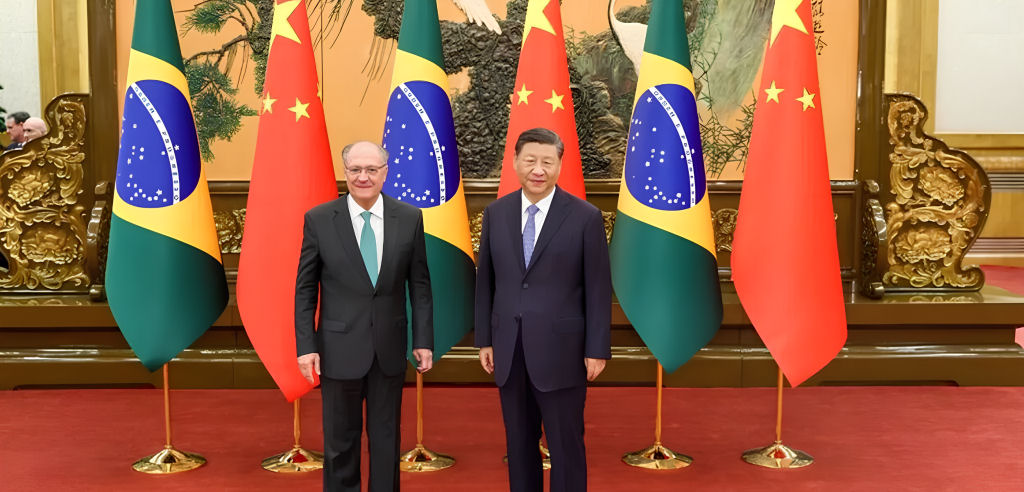 Brasil e China “defendem juntos os interesses dos países em desenvolvimento”, diz XI em encontro com Alckmin