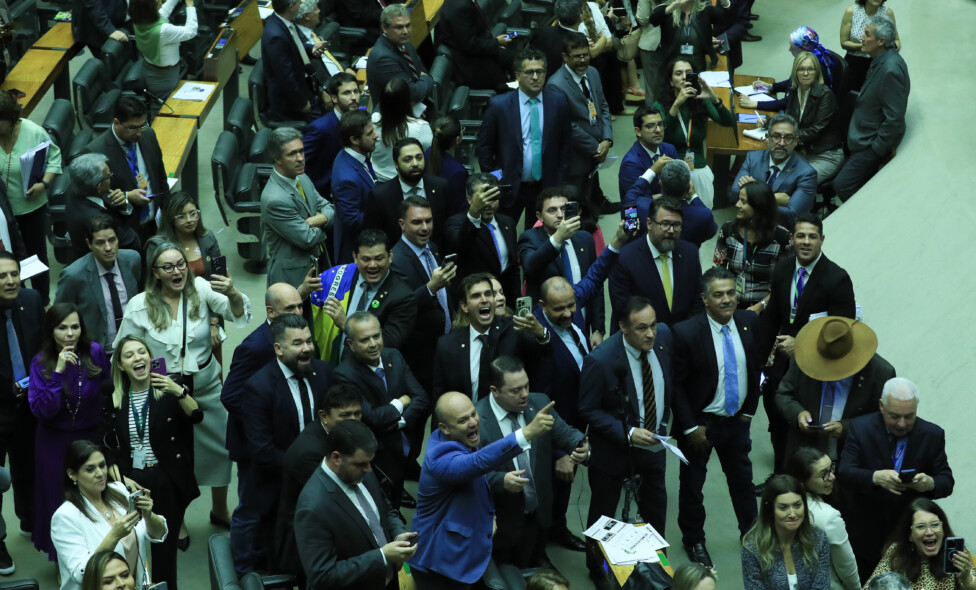 Governo do Brasil sob assédio do mercado e da direita moralista