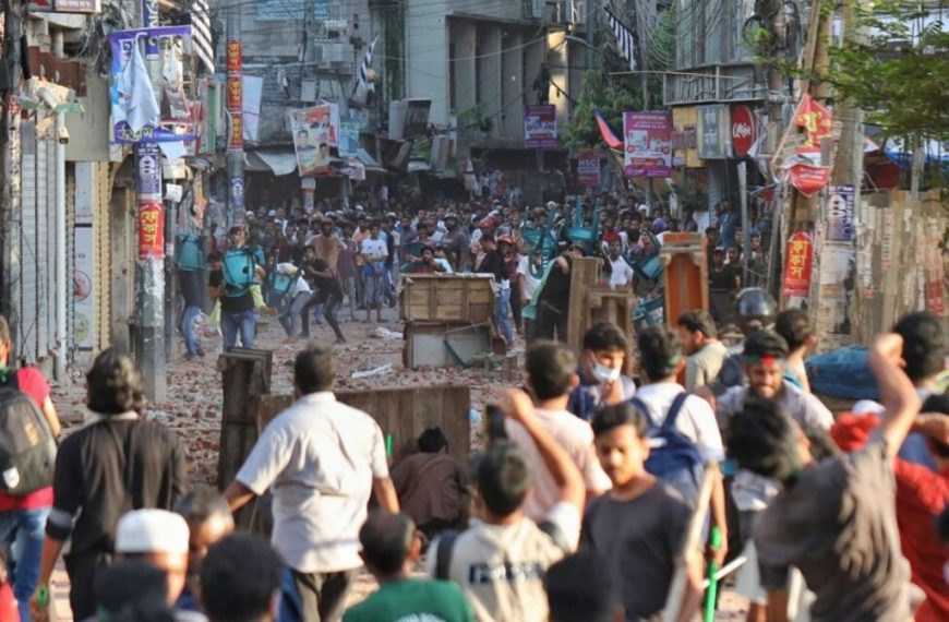 Manifestantes aumentam pressão contra cotas no emprego público em Bangladesh