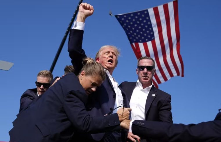 Foto ícone de Trump revela dominação em nação dividida