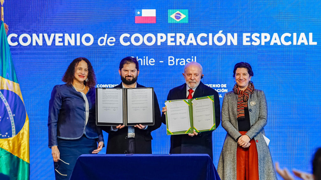 Lula e Boric assinam 19 acordos bilaterais e firmam parceria para cooperação no setor espacial