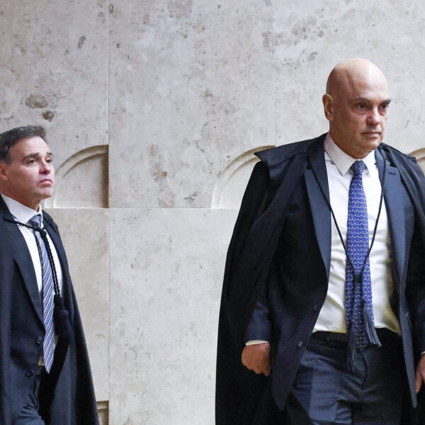 Disputa na Suprema Corte abala instituições e eleições no Brasil